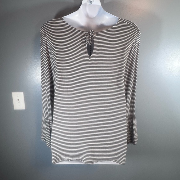 Wallpapher Gray White Striped Bell Sleeve Keyhole Top 2X - Picture 3 of 12